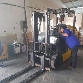 XE NÂNG ĐIỆN NGỒI LÁI KOMATSU FB25EX-11