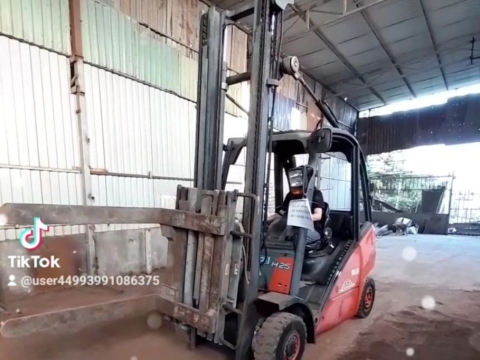 XE NÂNG DẦU LINDE - MÂM XOAY