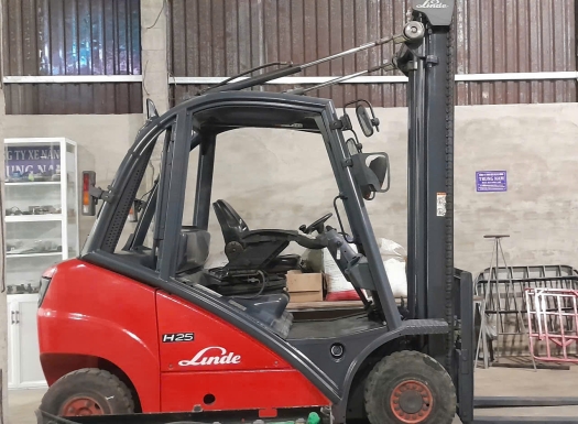 Xe nâng dầu Linde H25D-01