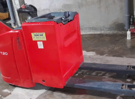 Xe nâng tay điện đứng lái pallet truck Linde T20SP – Hiệu suất vượt trội cho kho xưởng hiện đại