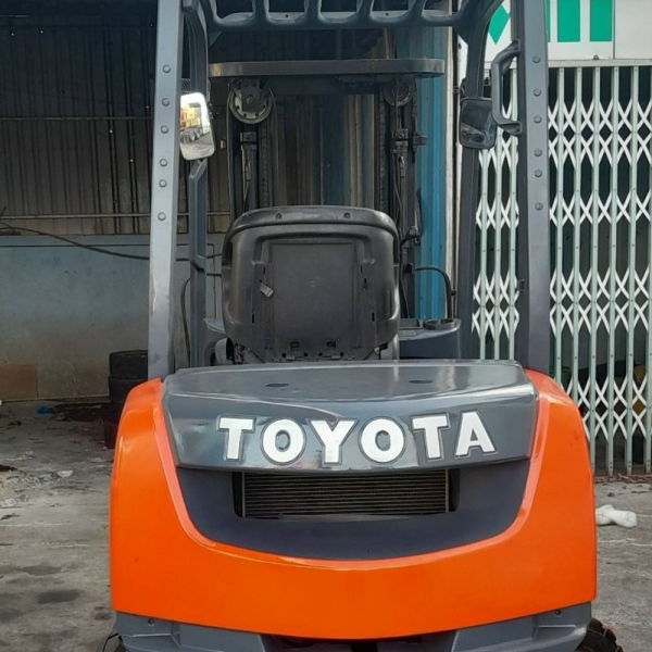 Xe nâng dầu Toyota 8FD25