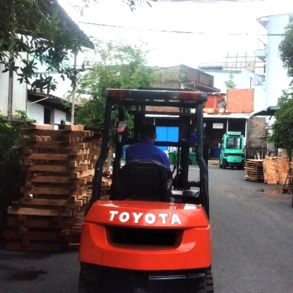 Xe nâng dầu TOYOTA 7FD25
