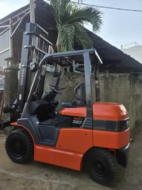XE NÂNG ĐIỆN NGỒI LÁI TOYOTA 7FBJ35 KHUNG 4M