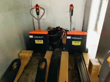 XE NÂNG ĐIỆN ĐI BỘ- NOBLELIFT 2 TẤN