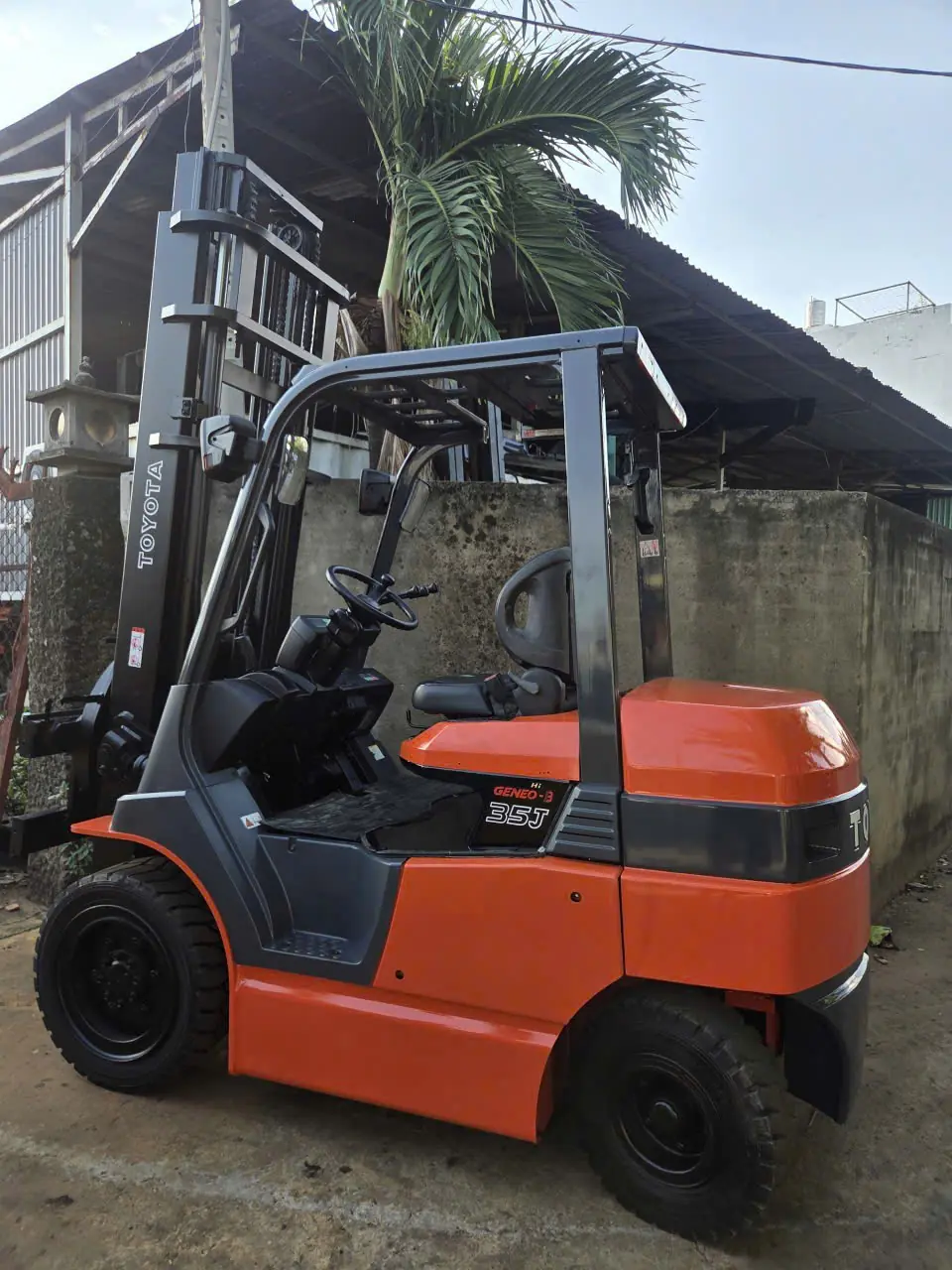 XE NÂNG ĐIỆN NGỒI LÁI TOYOTA 7FBJ35 KHUNG 4M