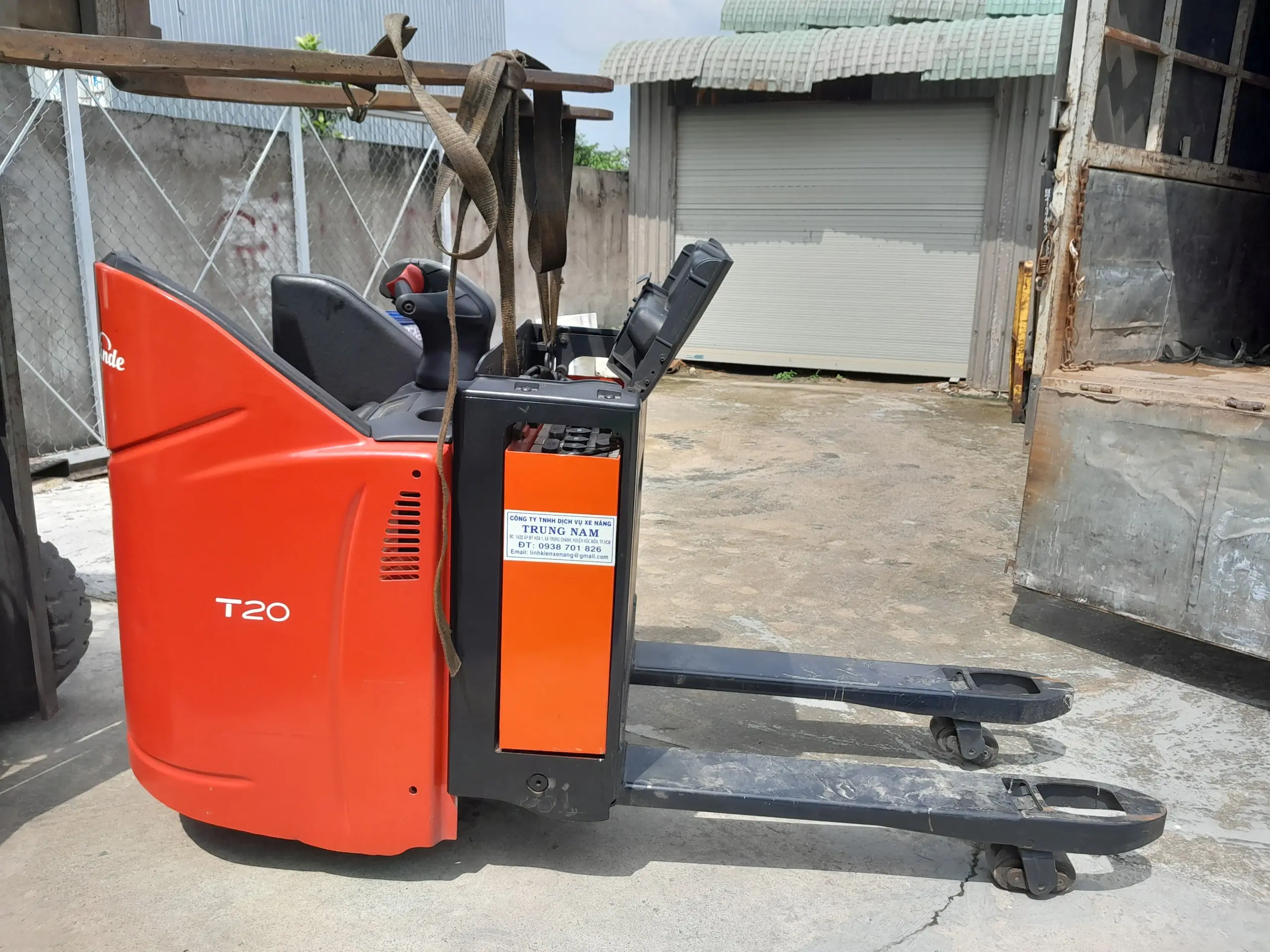 XE PALLET LINDE N20HP- BÌNH AXIT CHÌ